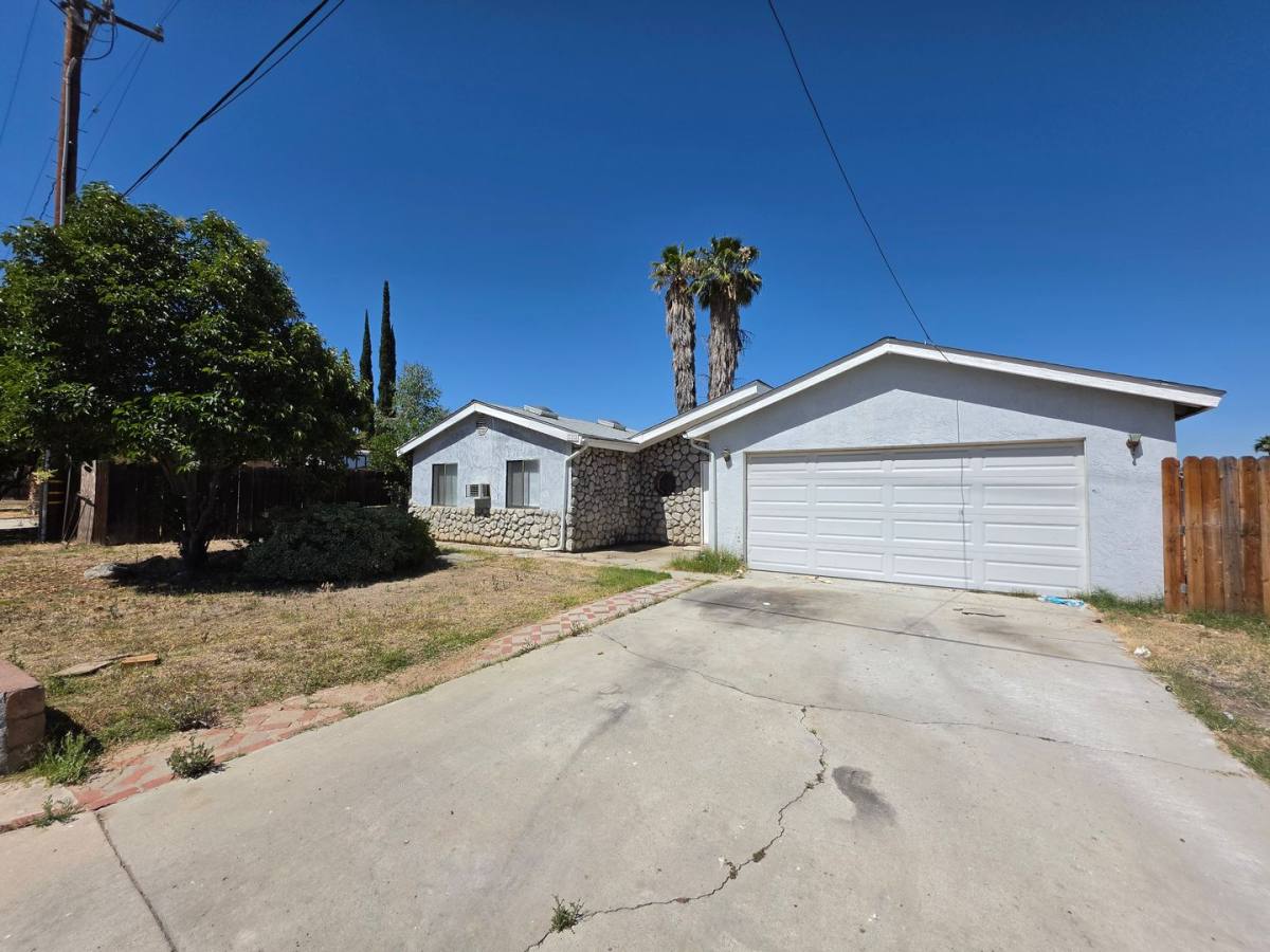 House for rent at 27121 Meridian St, Hemet, CA 92544