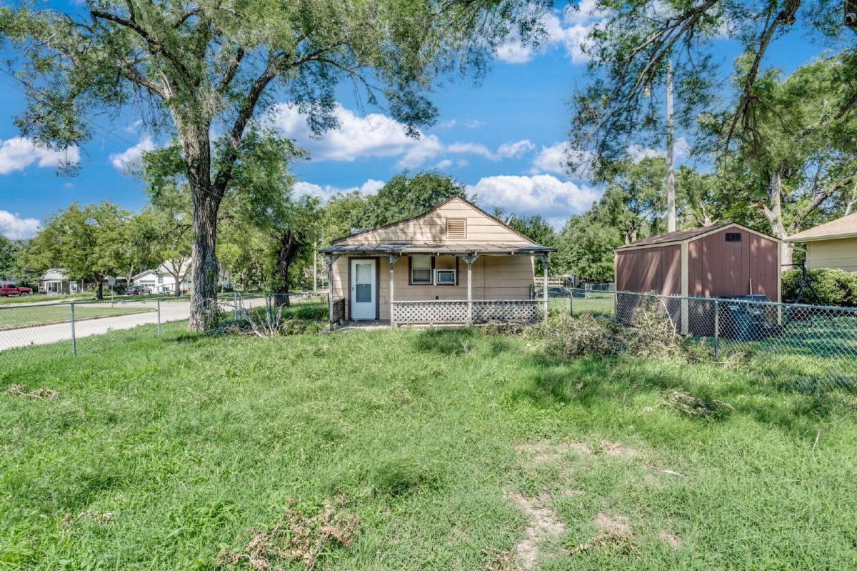 Townhouse for rent at 2156 S Santa Fe St, Wichita, KS 67211