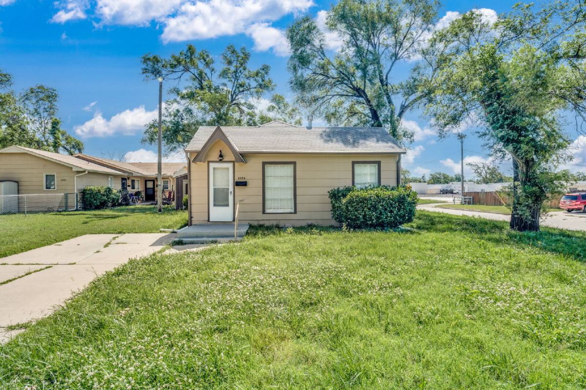 Townhouse for rent at 2156 S Santa Fe St, Wichita, KS 67211