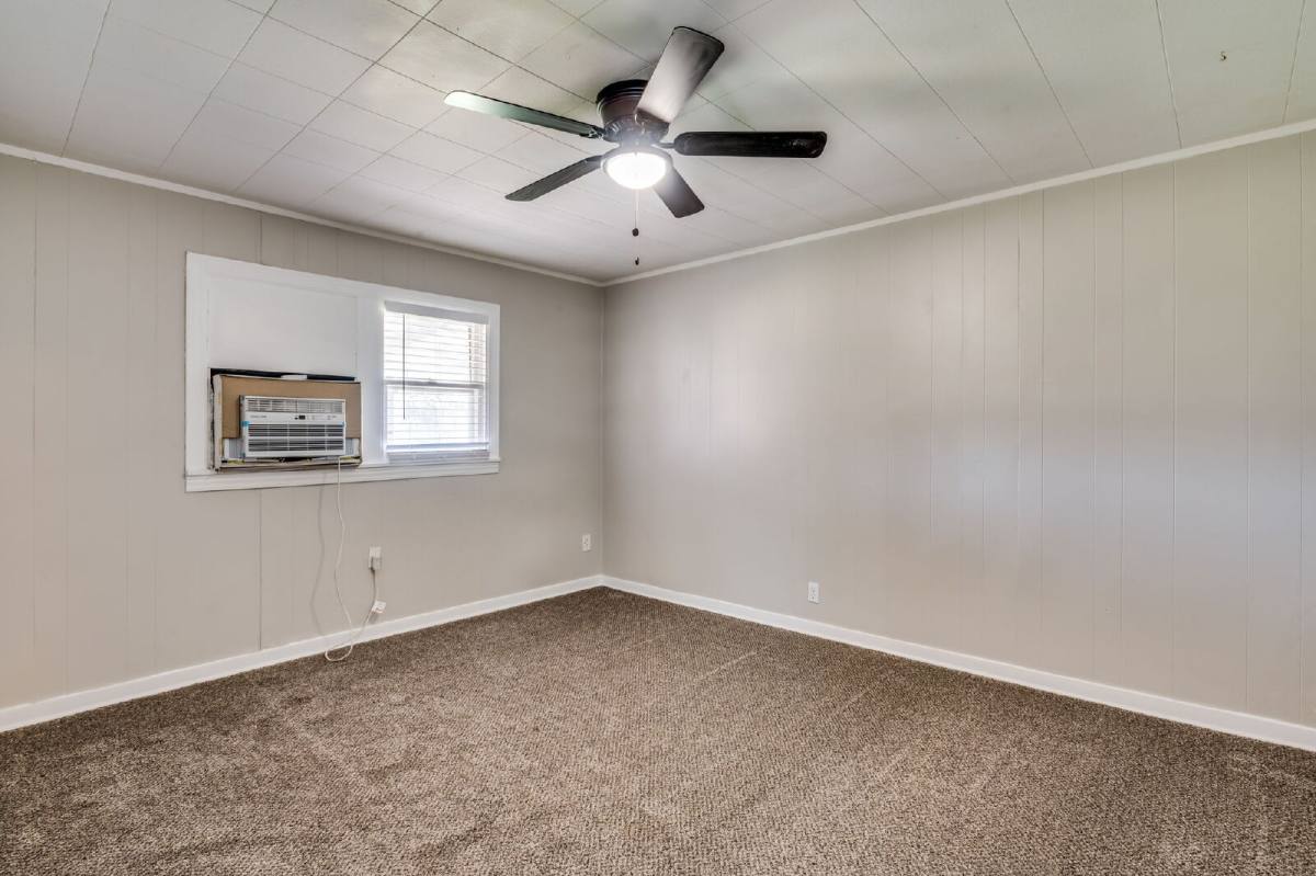 Townhouse for rent at 2156 S Santa Fe St, Wichita, KS 67211