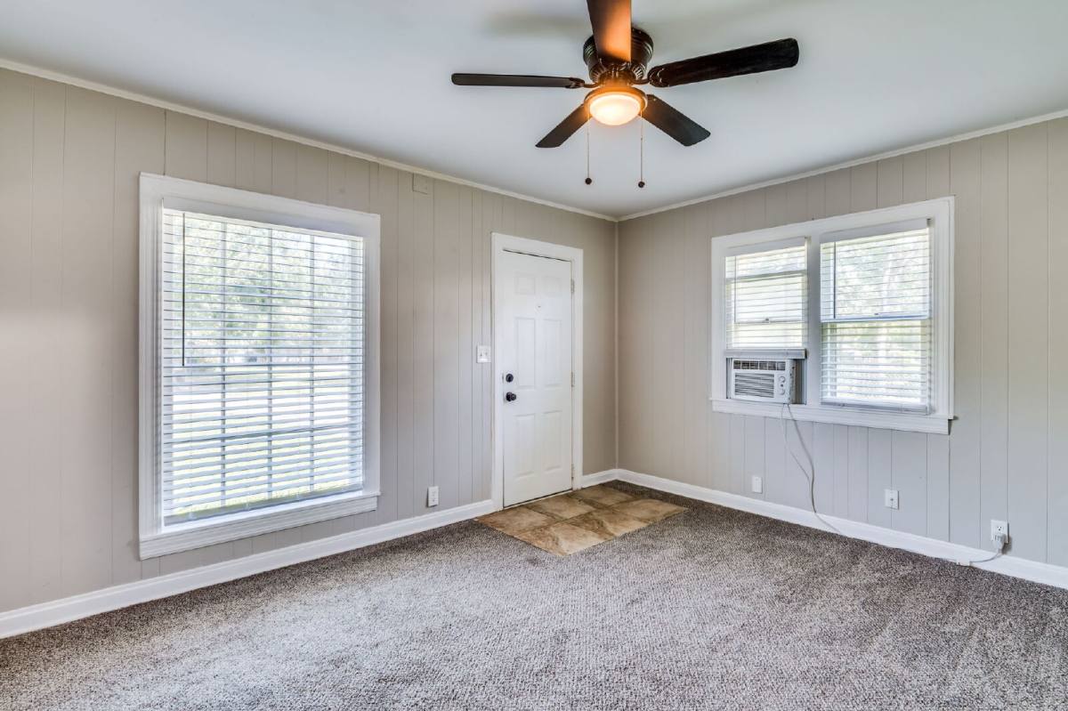 Townhouse for rent at 2156 S Santa Fe St, Wichita, KS 67211