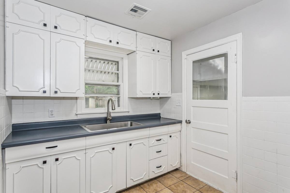 House for rent at 229 S Edwards Ave, Wichita, KS 67213