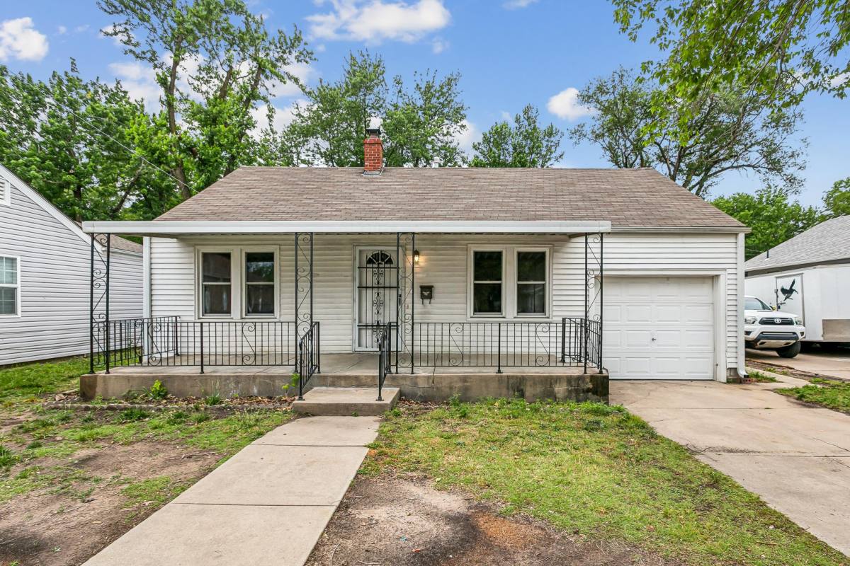 House for rent at 229 S Edwards Ave, Wichita, KS 67213