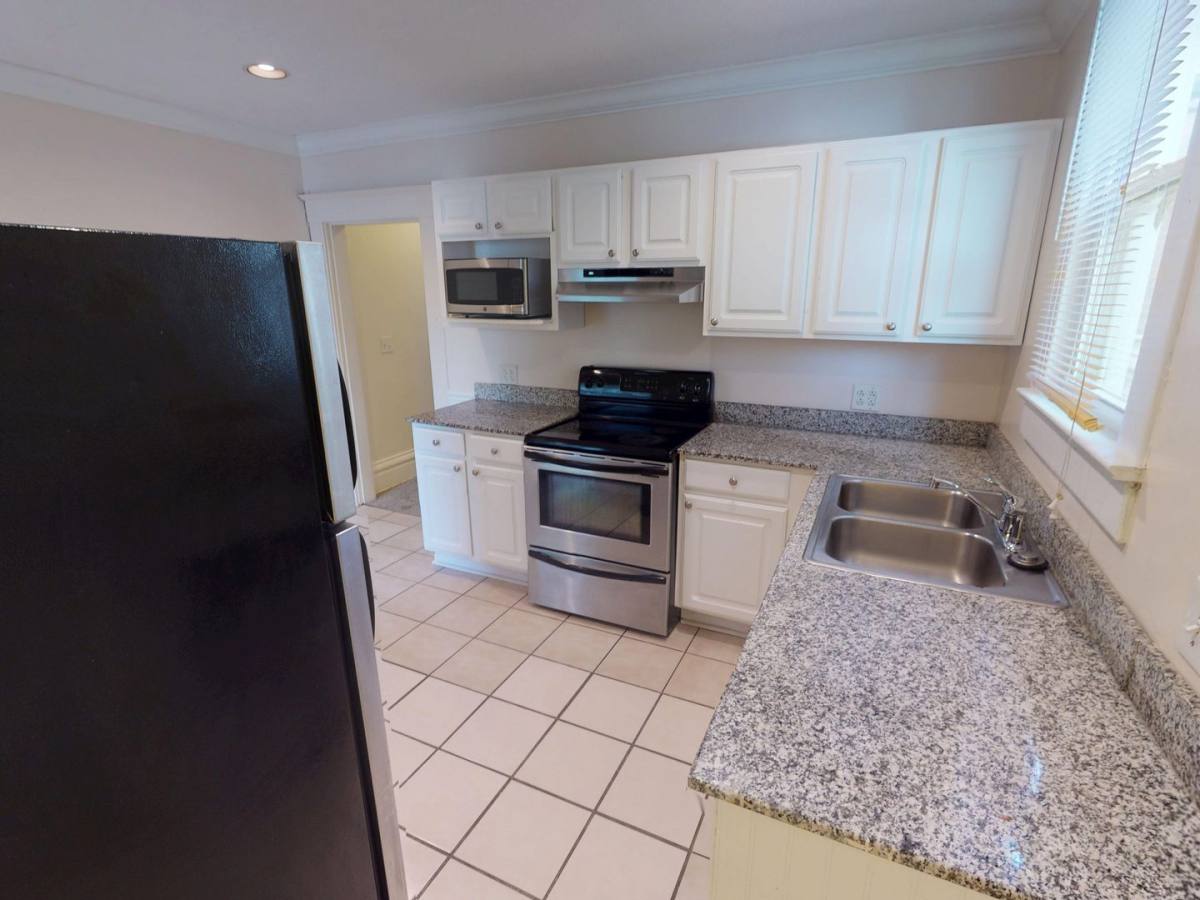 Apartment for rent at 166 & 168 E, Columbus, OH 43201