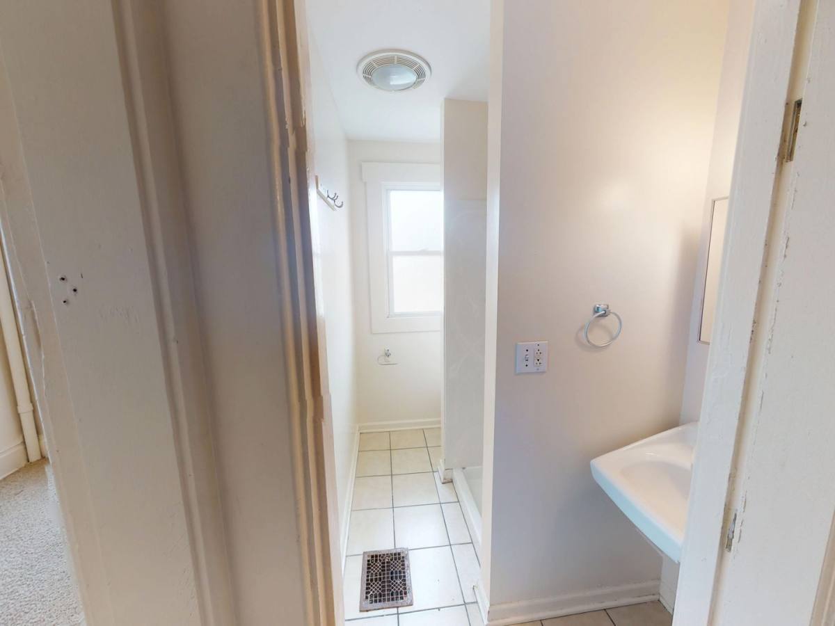 Apartment for rent at 166 & 168 E, Columbus, OH 43201