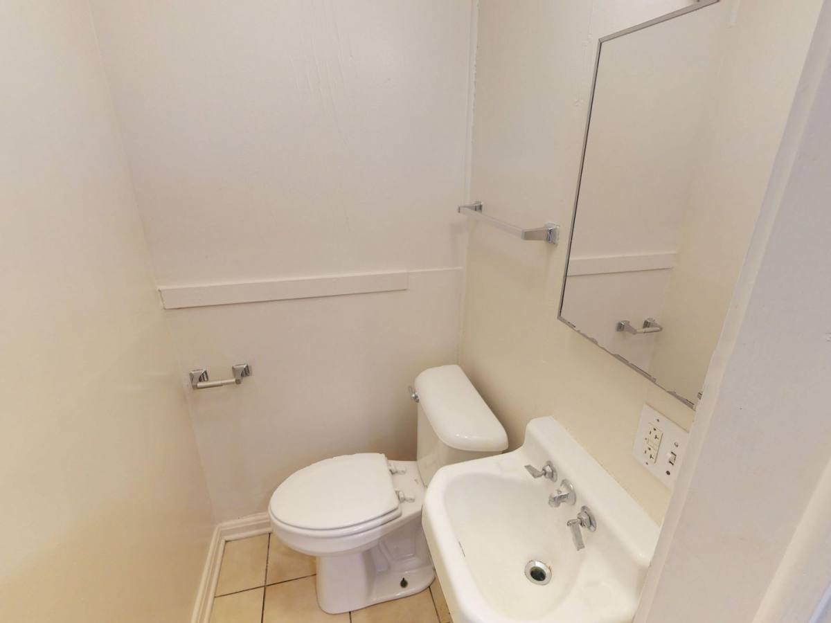Apartment for rent at 166 & 168 E, Columbus, OH 43201