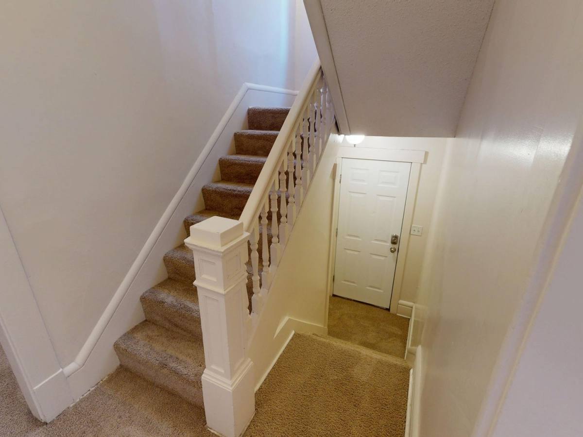 Apartment for rent at 166 & 168 E, Columbus, OH 43201