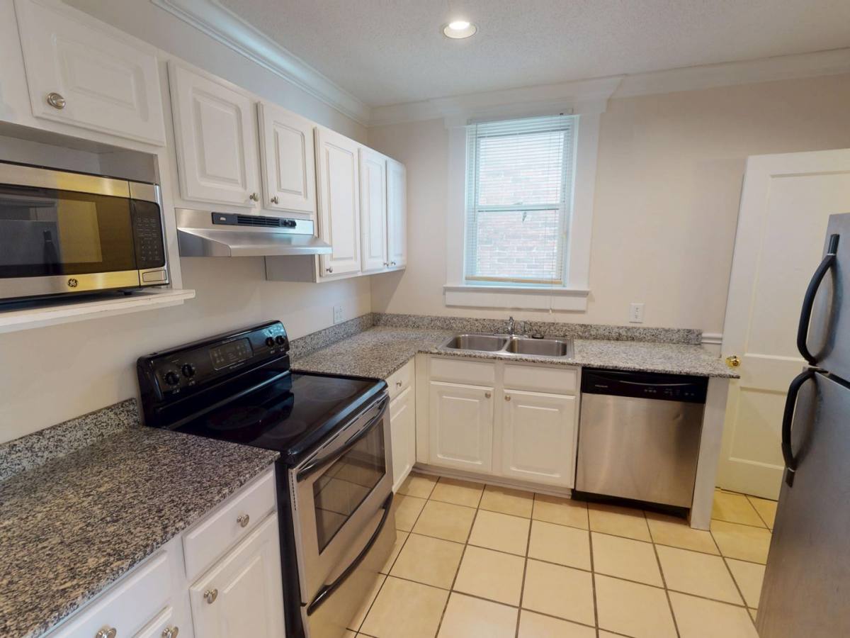 Apartment for rent at 166 & 168 E, Columbus, OH 43201