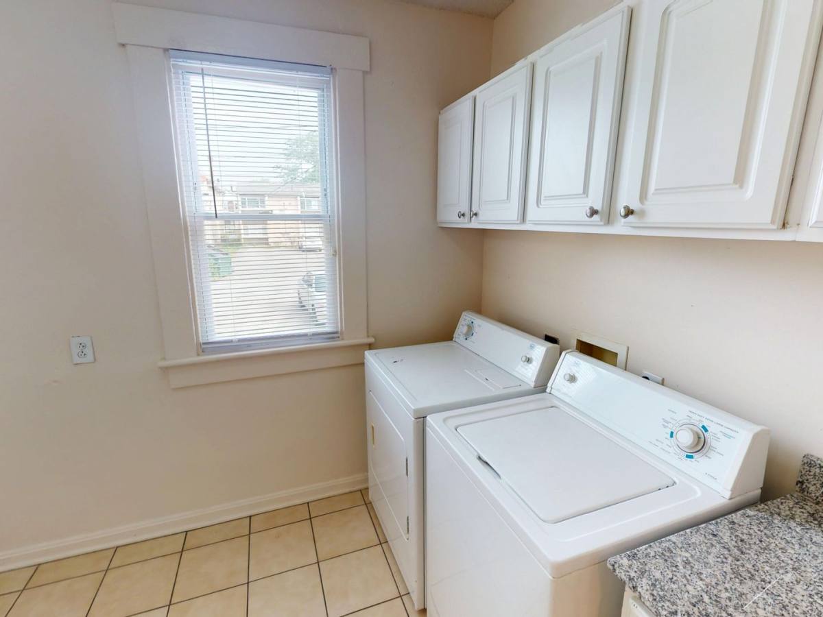 Apartment for rent at 166 & 168 E, Columbus, OH 43201