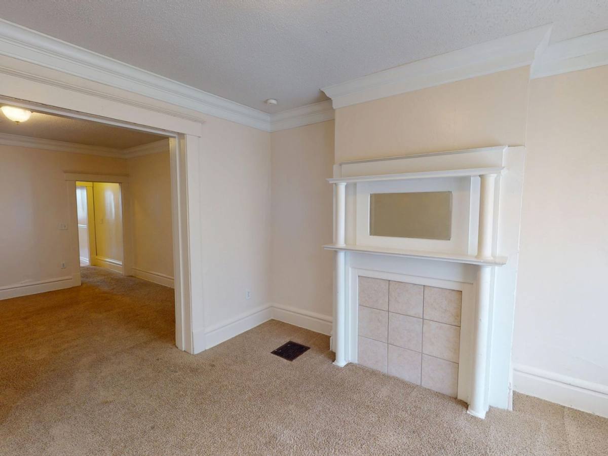 Apartment for rent at 166 & 168 E, Columbus, OH 43201