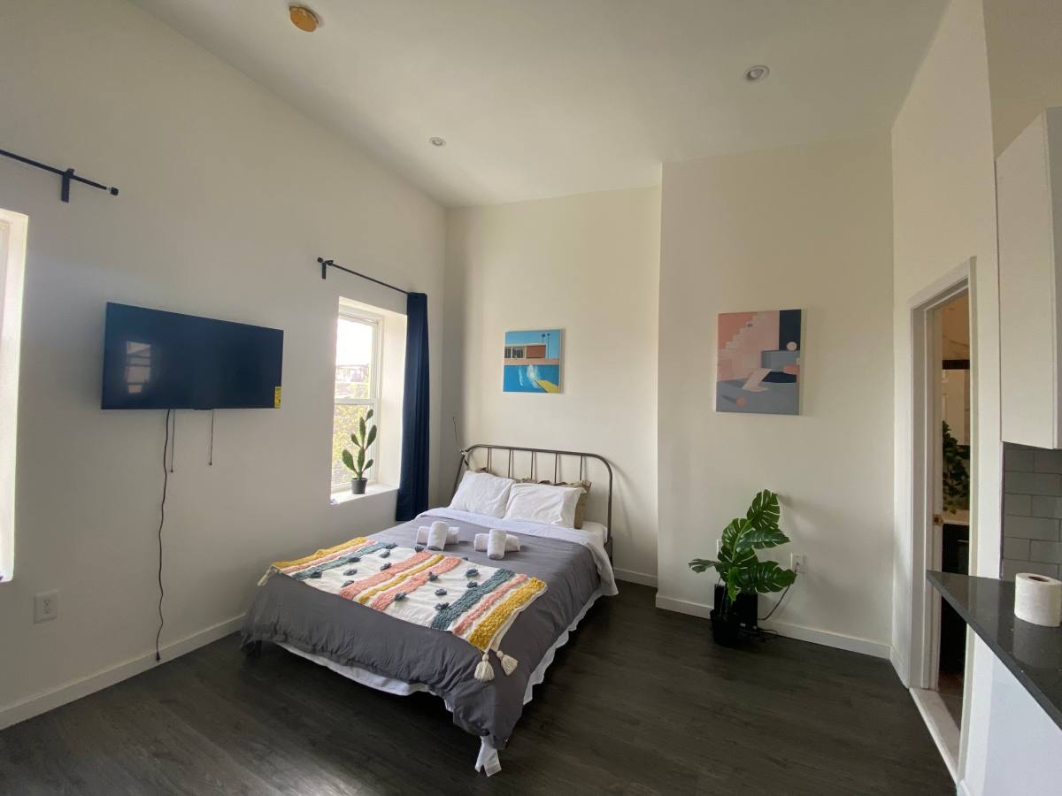 Apartment for rent at 1725 Bainbridge St #3F, Philadelphia, PA 19146
