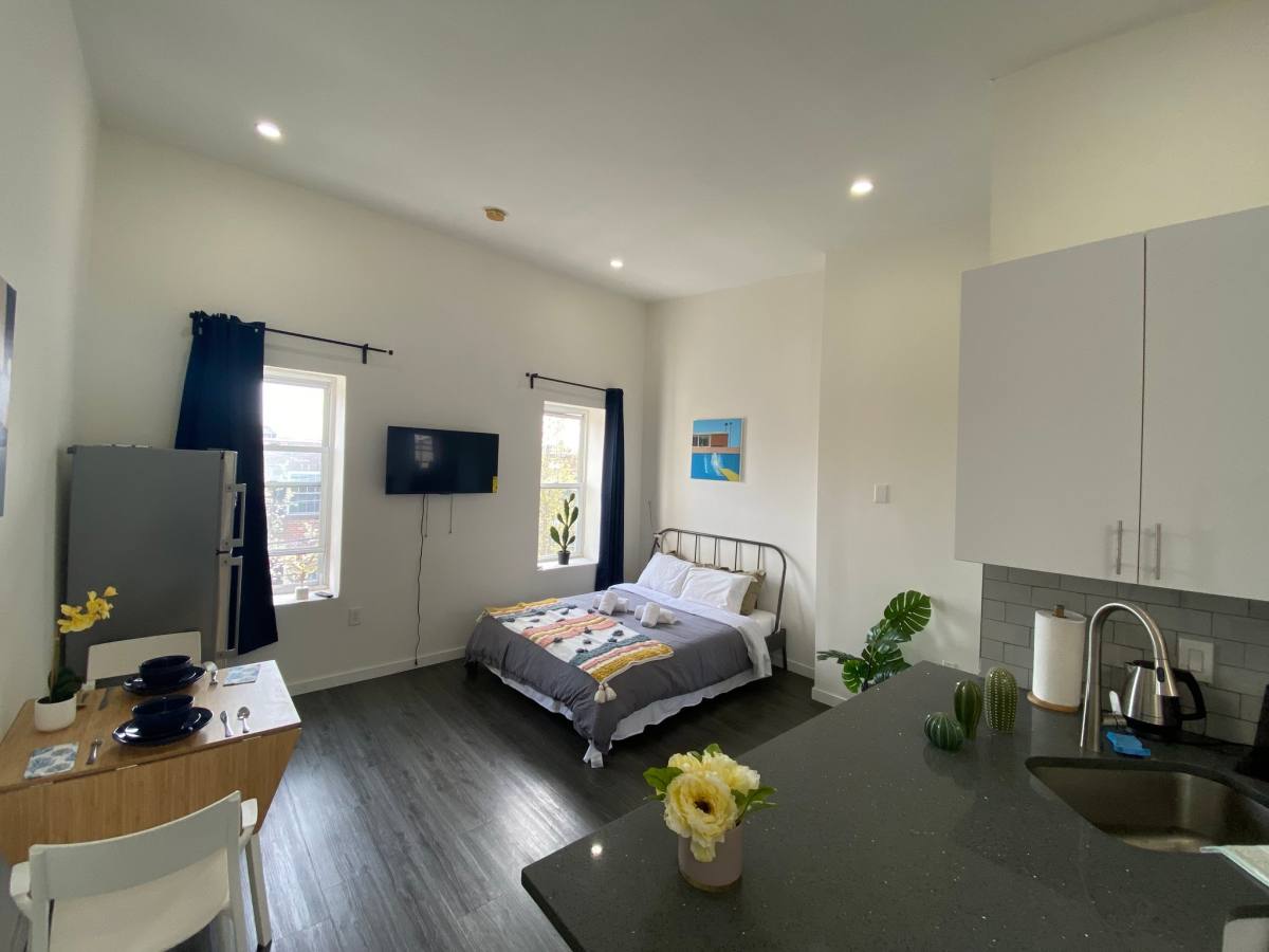 Apartment for rent at 1725 Bainbridge St #3F, Philadelphia, PA 19146