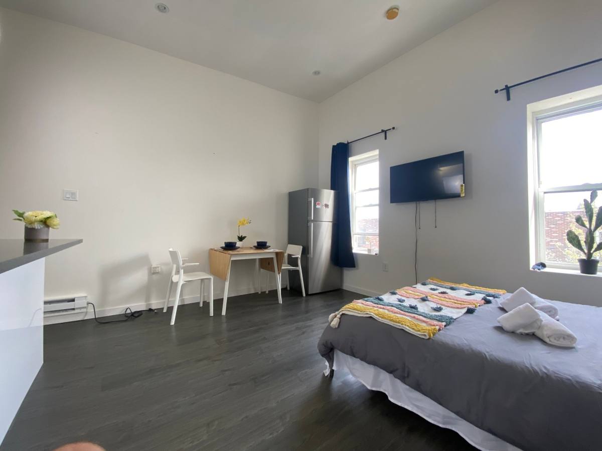 Apartment for rent at 1725 Bainbridge St #3F, Philadelphia, PA 19146