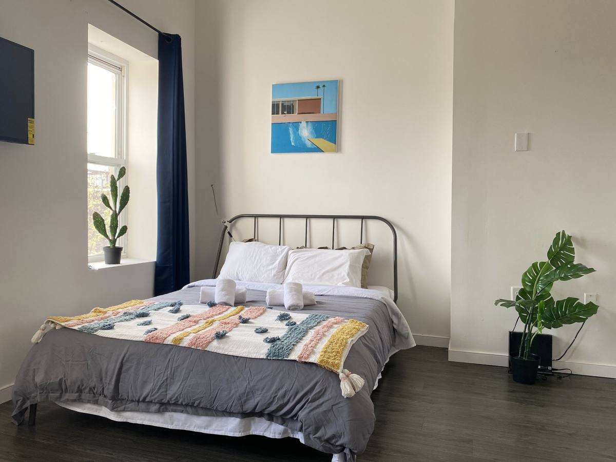 Apartment for rent at 1725 Bainbridge St #3F, Philadelphia, PA 19146