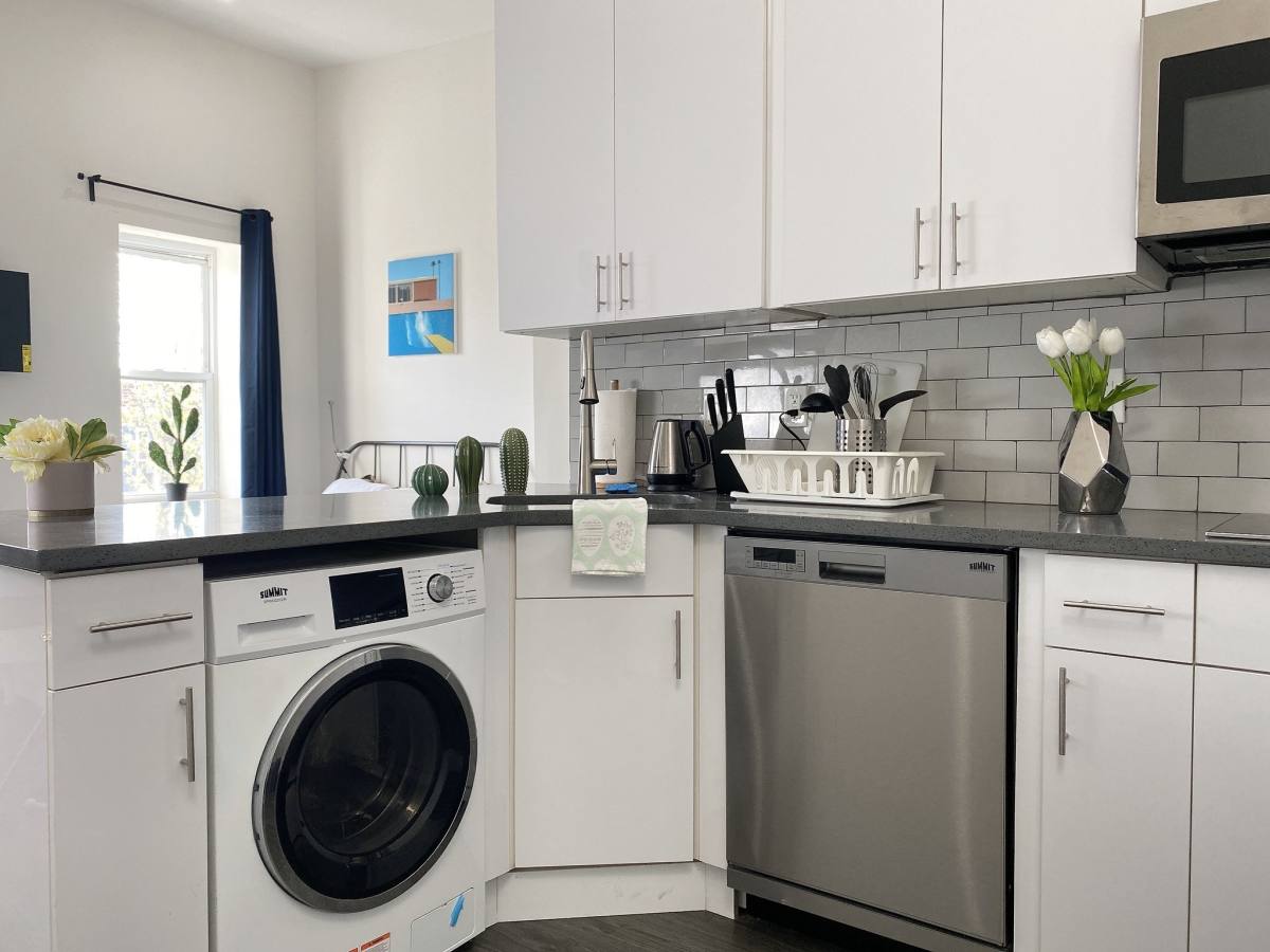 Apartment for rent at 1725 Bainbridge St #3F, Philadelphia, PA 19146
