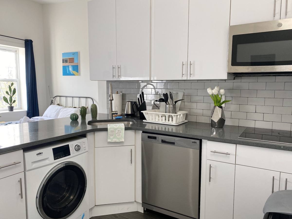 Apartment for rent at 1725 Bainbridge St #3F, Philadelphia, PA 19146