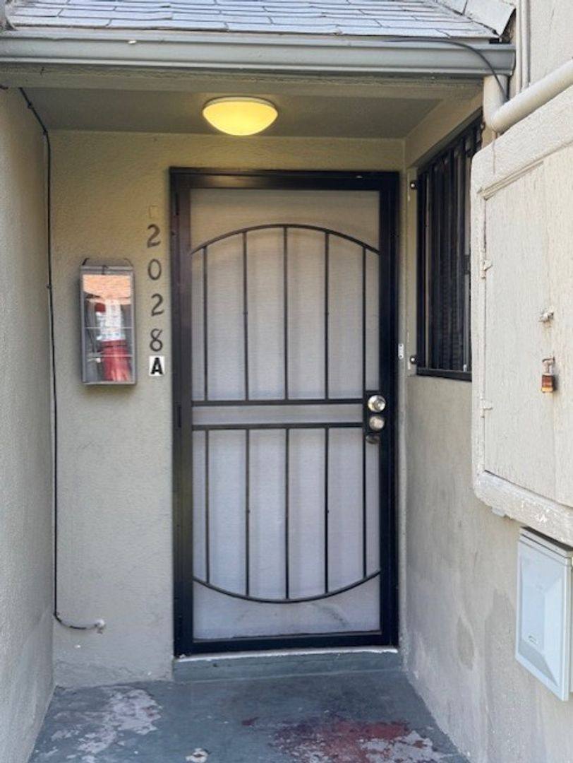 Apartment for rent at 2024 Chestnut Ave, Long Beach, CA 90806