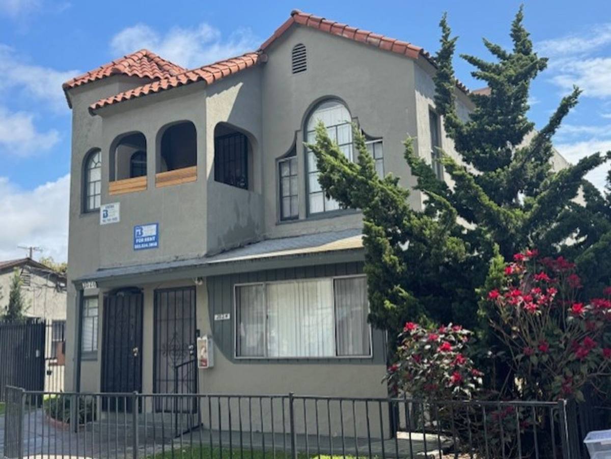 Apartment for rent at 2024 Chestnut Ave, Long Beach, CA 90806