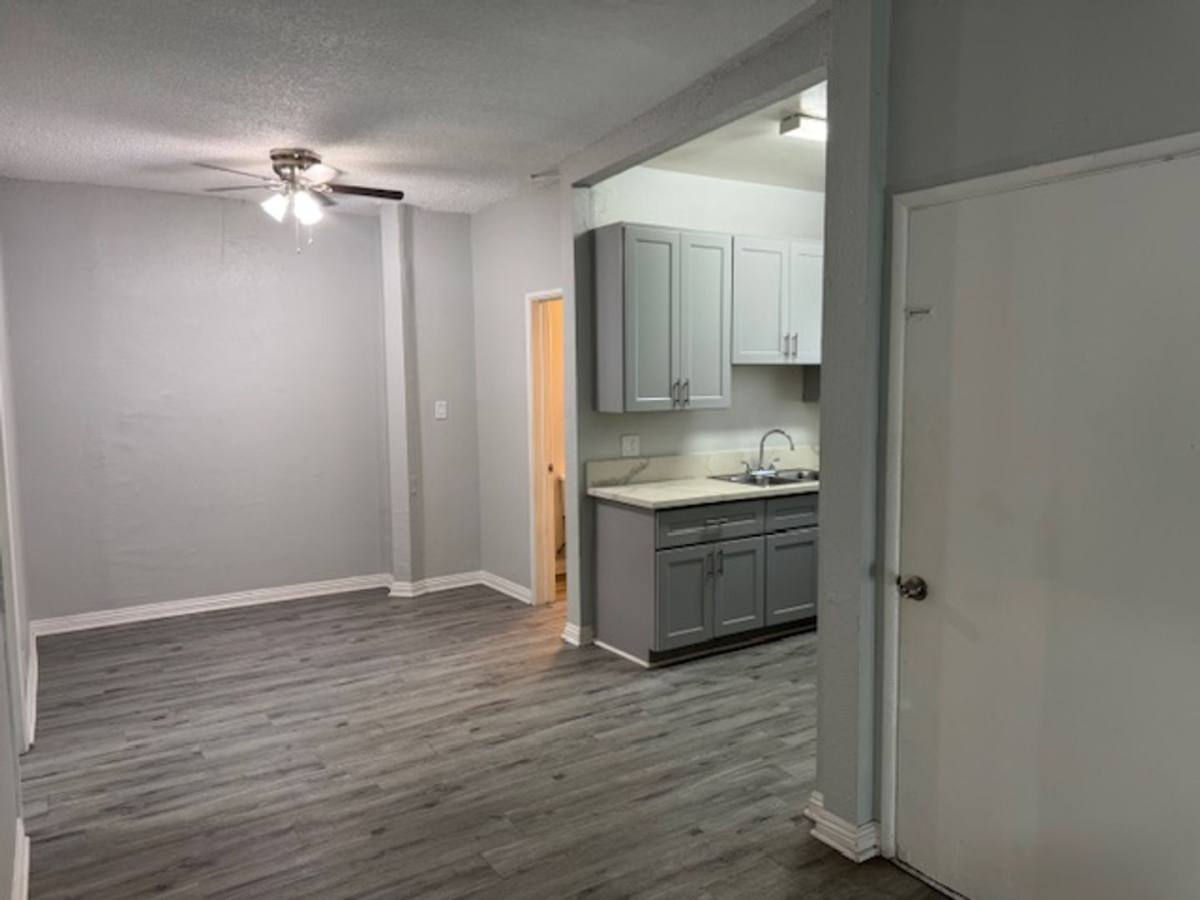Apartment for rent at 2024 Chestnut Ave, Long Beach, CA 90806