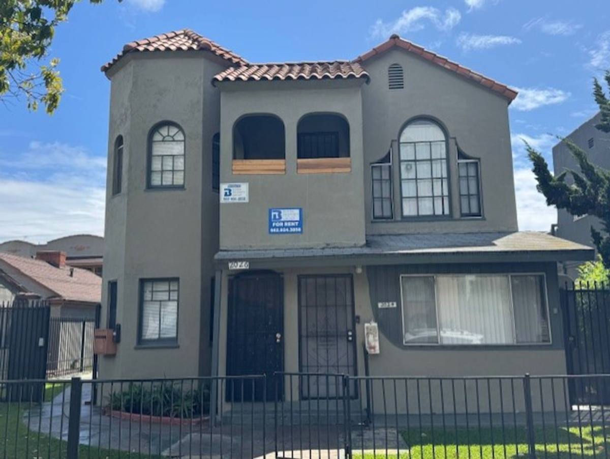 Apartment for rent at 2024 Chestnut Ave, Long Beach, CA 90806