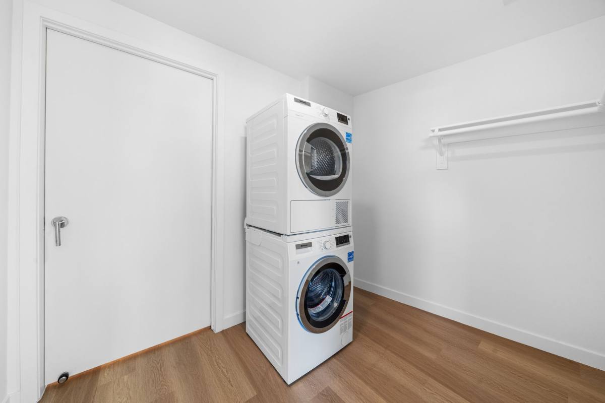 Apartment for rent at 1233 S Dunsmuir Ave, Los Angeles, CA 90019