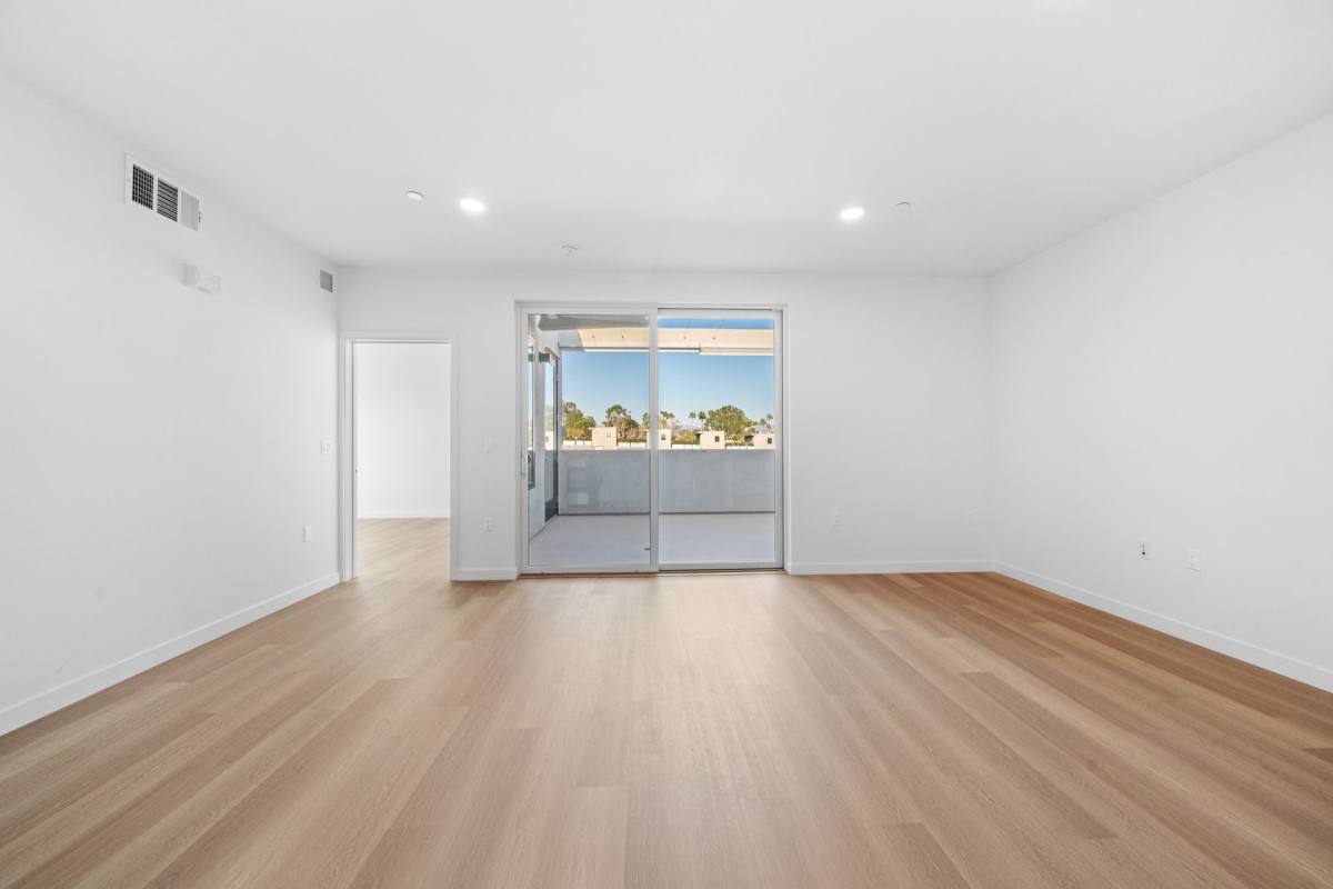 Apartment for rent at 1233 S Dunsmuir Ave, Los Angeles, CA 90019