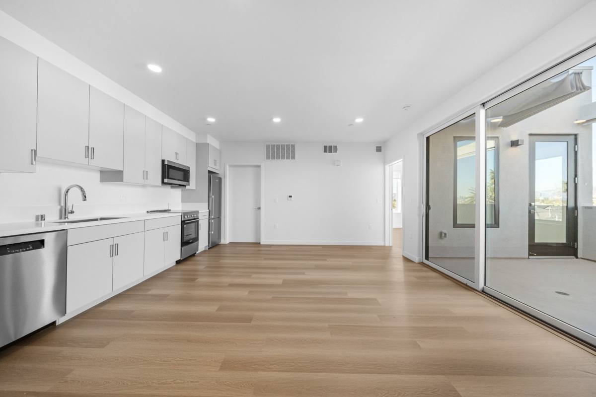 Apartment for rent at 1233 S Dunsmuir Ave, Los Angeles, CA 90019