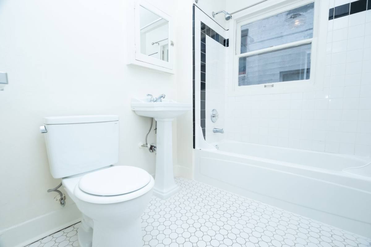 Apartment for rent at 1731 NW Everett St, Portland, OR 97209