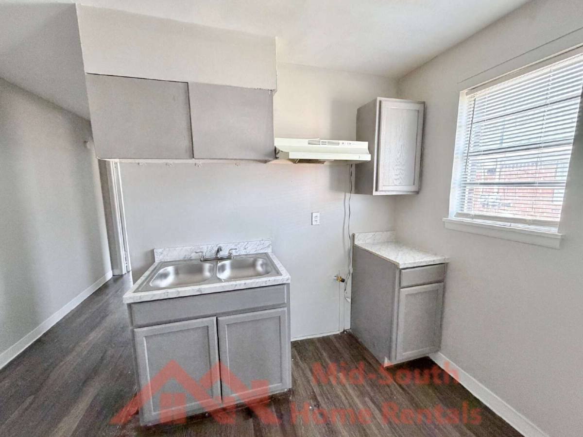 Townhouse for rent at 1353 Fairfax St, Memphis, TN 38108