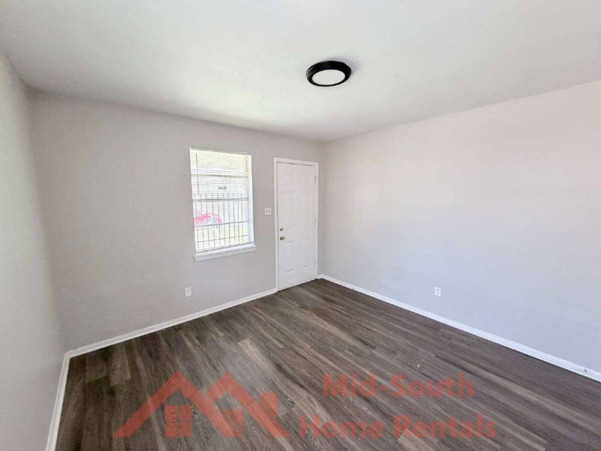 Townhouse for rent at 1353 Fairfax St, Memphis, TN 38108