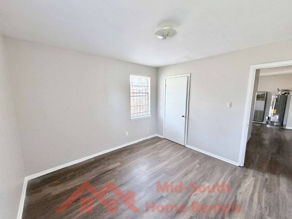 Townhouse for rent at 1353 Fairfax St, Memphis, TN 38108