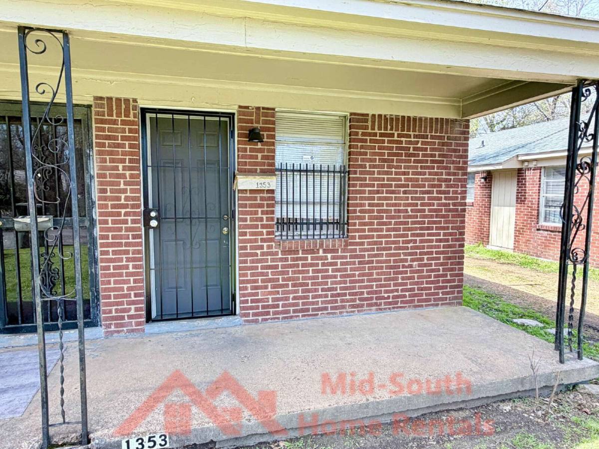 Townhouse for rent at 1353 Fairfax St, Memphis, TN 38108