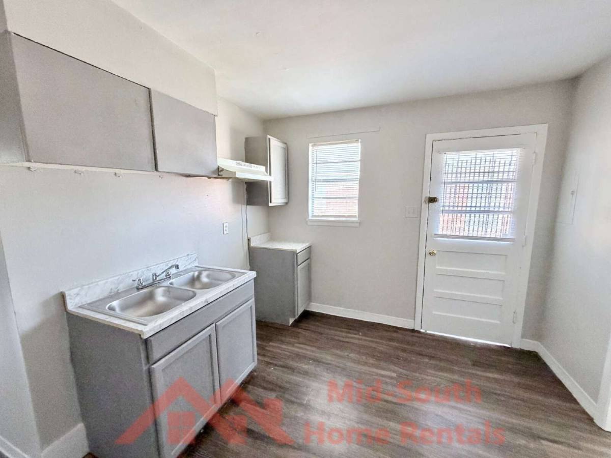 Townhouse for rent at 1353 Fairfax St, Memphis, TN 38108