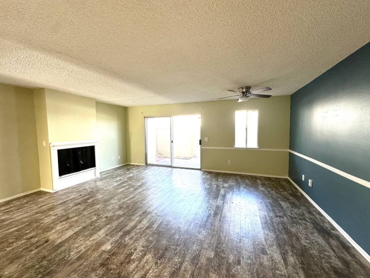 Townhouse for rent at 1170 Mohave Dr, Colton, CA 92324