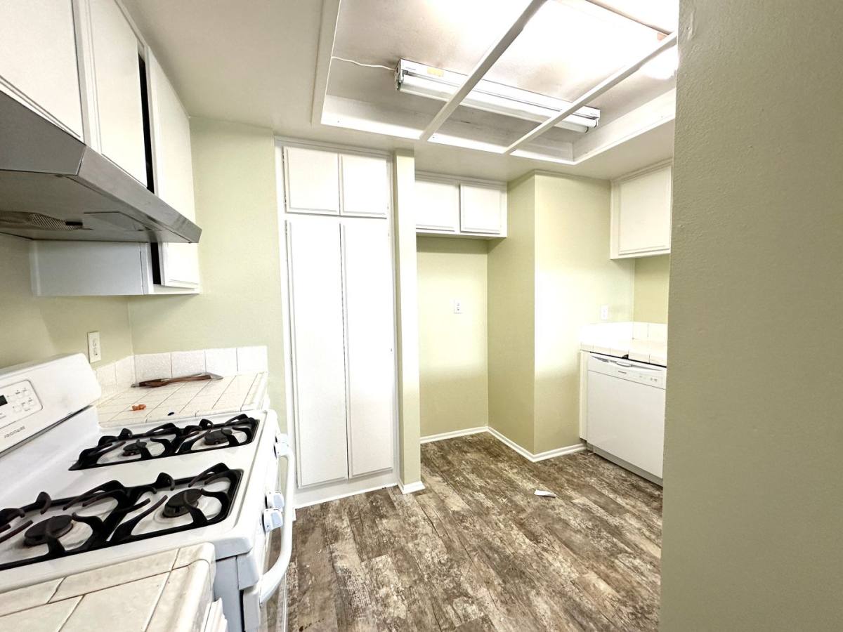 Townhouse for rent at 1170 Mohave Dr, Colton, CA 92324