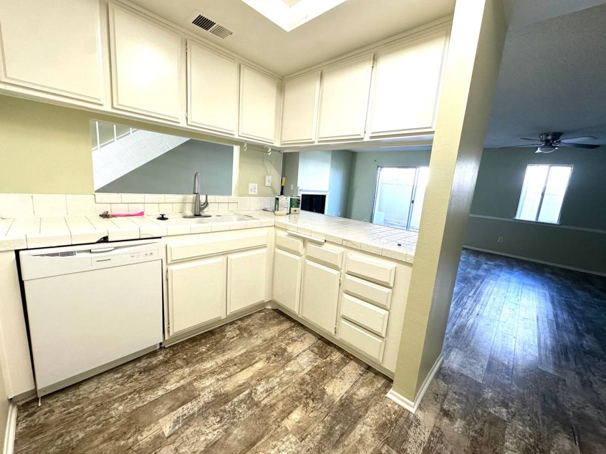 Townhouse for rent at 1170 Mohave Dr, Colton, CA 92324