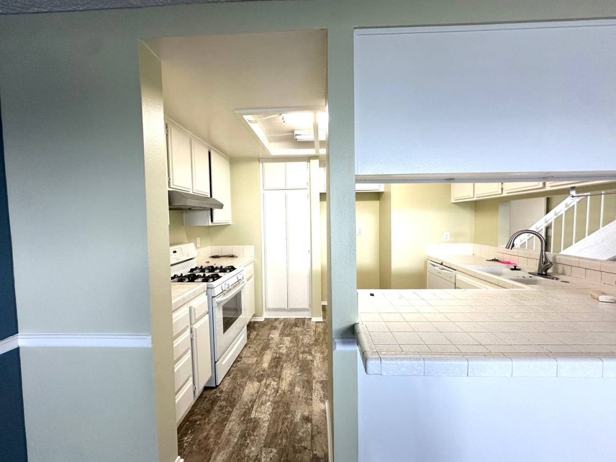 Townhouse for rent at 1170 Mohave Dr, Colton, CA 92324