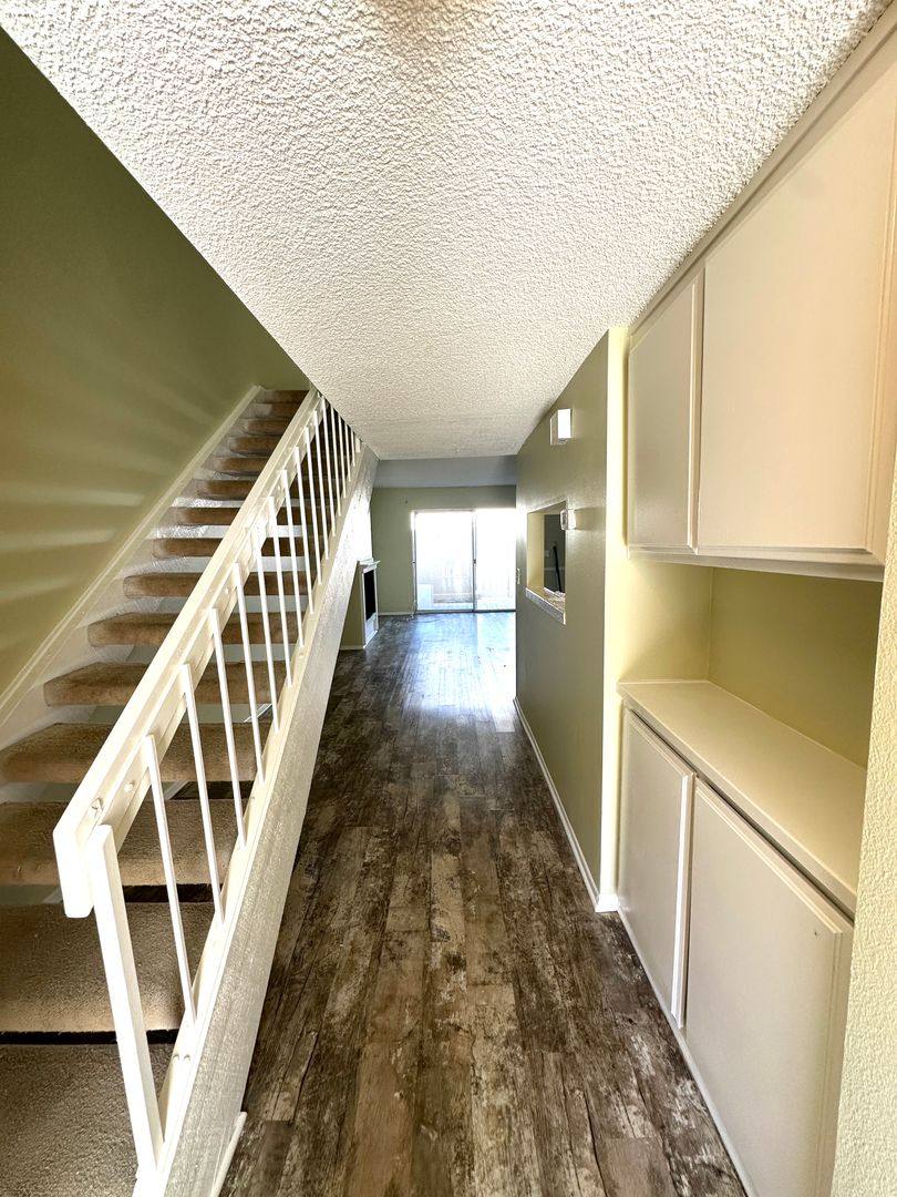 Townhouse for rent at 1170 Mohave Dr, Colton, CA 92324