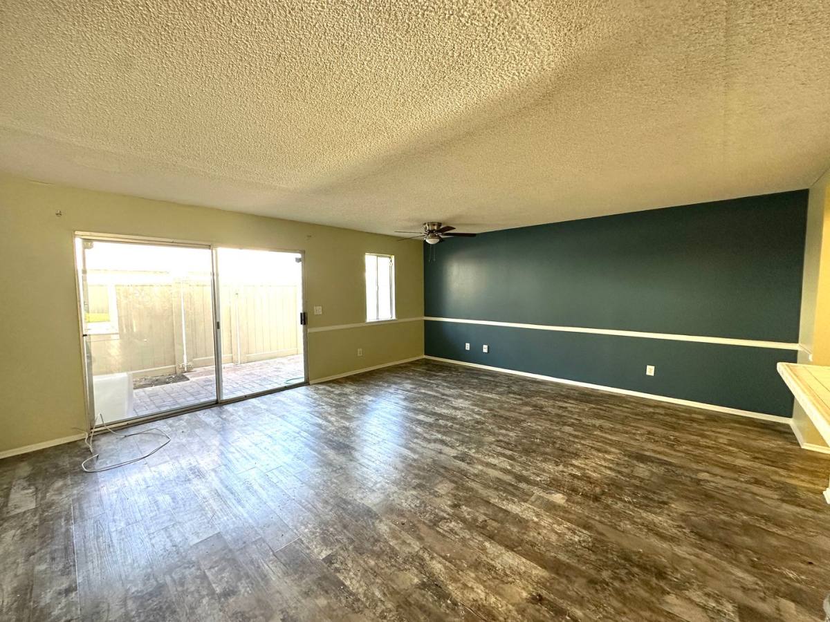 Townhouse for rent at 1170 Mohave Dr, Colton, CA 92324