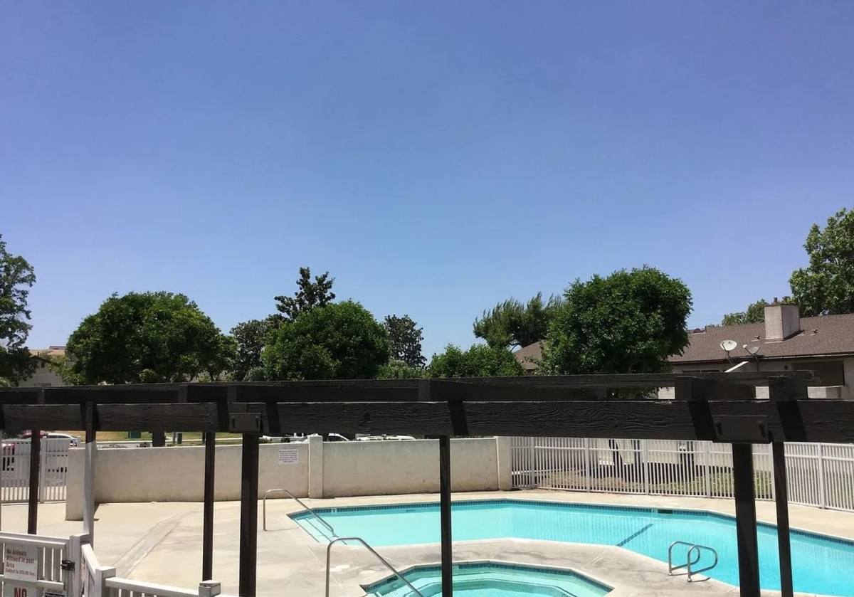 Townhouse for rent at 1170 Mohave Dr, Colton, CA 92324