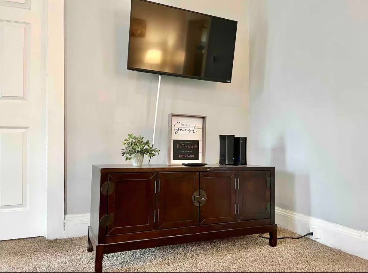 Apartment for rent at 10702 Lamontier Ave #D, Cleveland, OH 44104