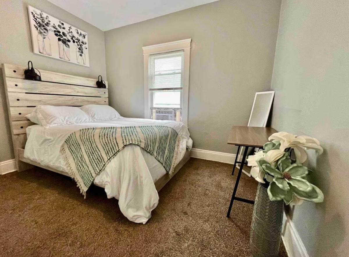Apartment for rent at 10702 Lamontier Ave #D, Cleveland, OH 44104