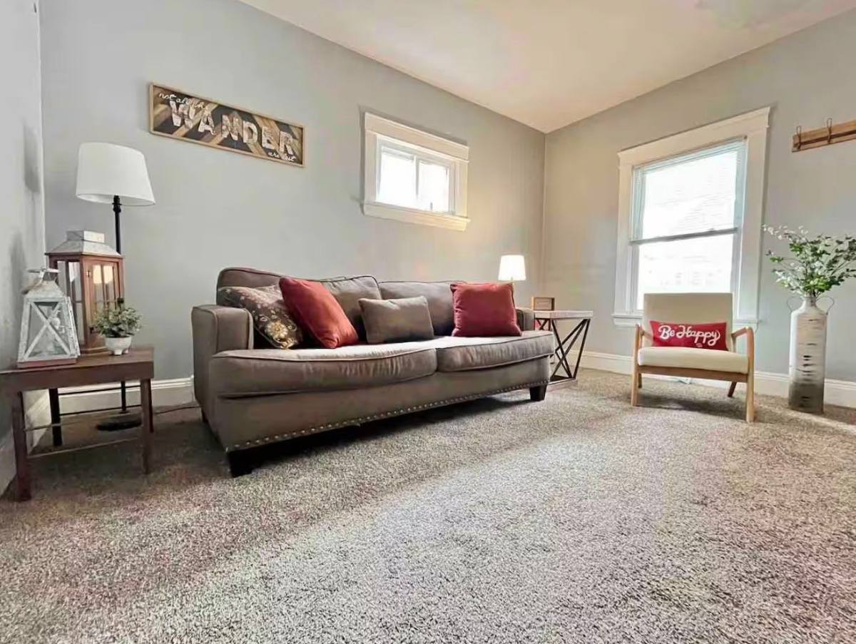 Apartment for rent at 10702 Lamontier Ave #D, Cleveland, OH 44104