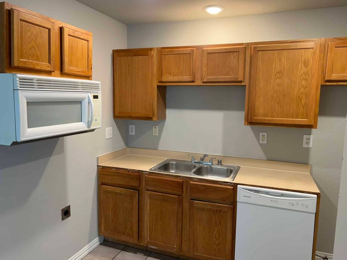 Apartment for rent at 432-434 Chestnut Lane, Desoto, TX 75115