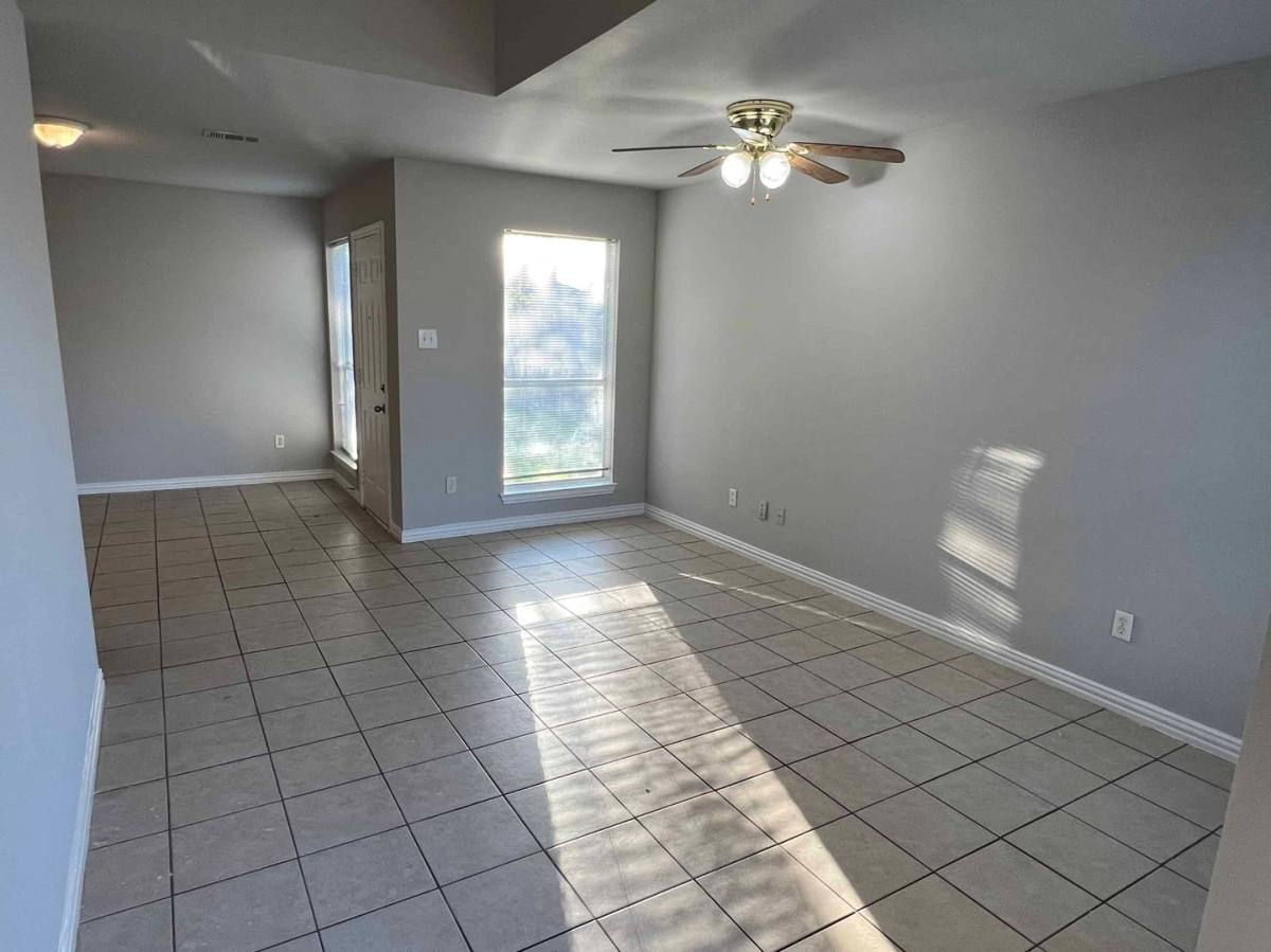 Apartment for rent at 432-434 Chestnut Lane, Desoto, TX 75115