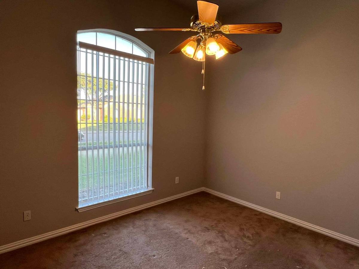 Apartment for rent at 432-434 Chestnut Lane, Desoto, TX 75115