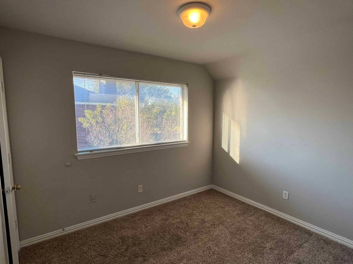Apartment for rent at 432-434 Chestnut Lane, Desoto, TX 75115