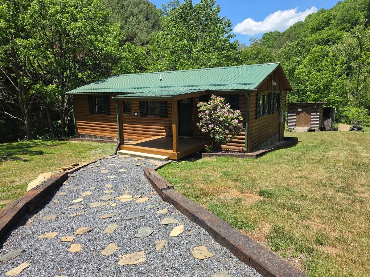 House for rent at 112 Robert Roten Rd, Warrensville, NC 28693