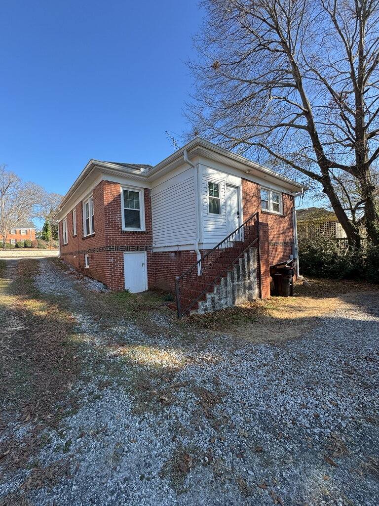 House for rent at 220 Williamston Rd, Anderson, SC 29621