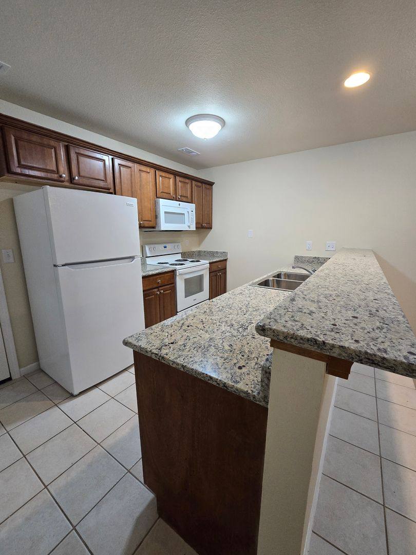 Apartment for rent at 5505-5507 Volunteer Dr, Columbia, MO 65201